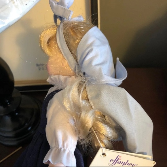 Poor Cinderella doll - Picture 10 of 12